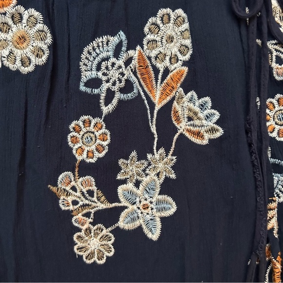 J.O.A. Women’s Hi-Lo Midi Navy Crinkled Floral Embroidered Wrap Dress, Size Lg - Picture 14 of 16